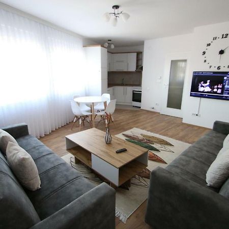 Spacious Apartment Next To The Bus Station And Walking Distance To The Old Town And Shopping Malls Prizren Ngoại thất bức ảnh