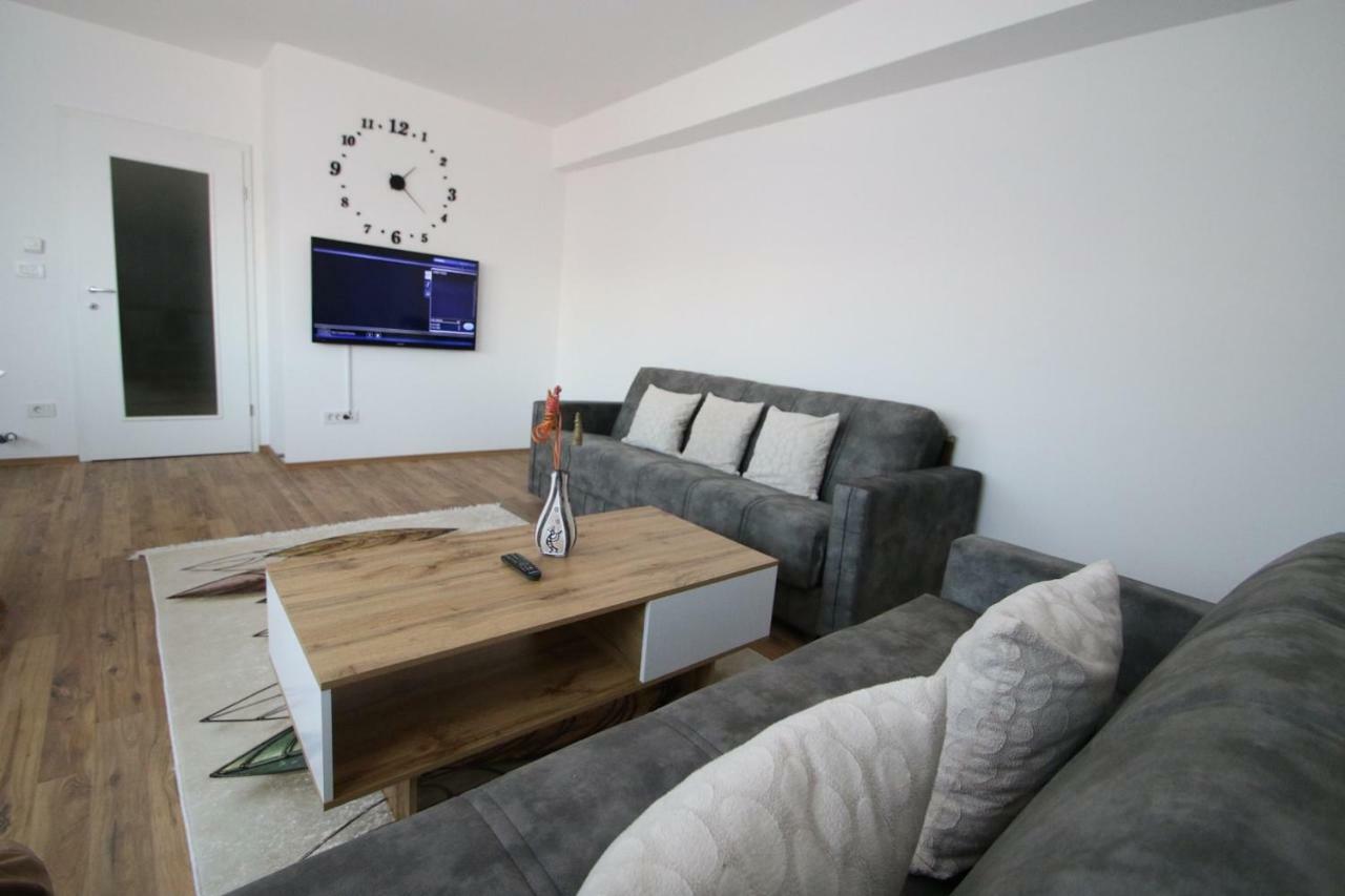 Spacious Apartment Next To The Bus Station And Walking Distance To The Old Town And Shopping Malls Prizren Ngoại thất bức ảnh